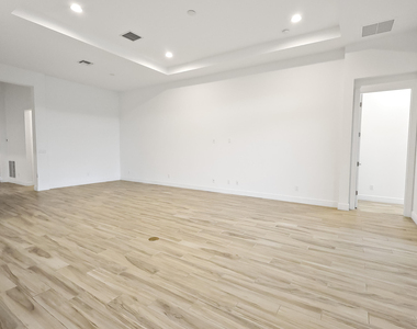 23026 Sw Accesi Way - Photo Thumbnail 8
