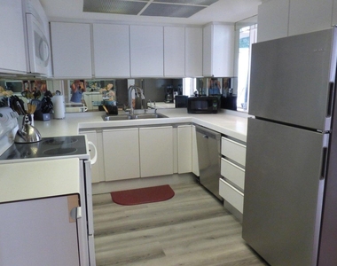 115 Lakeshore Drive - Photo Thumbnail 8