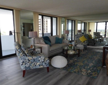 115 Lakeshore Drive - Photo Thumbnail 4