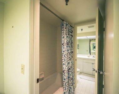 115 Lakeshore Drive - Photo Thumbnail 14
