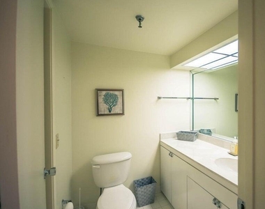 115 Lakeshore Drive - Photo Thumbnail 16