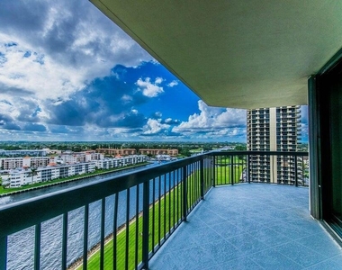 115 Lakeshore Drive - Photo Thumbnail 19