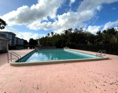 711 N Pine Island Road - Photo Thumbnail 20