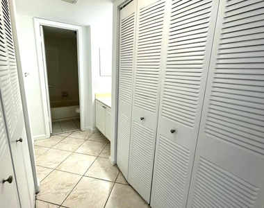 711 N Pine Island Road - Photo Thumbnail 9