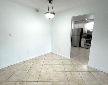 711 N Pine Island Road - Photo Thumbnail 6