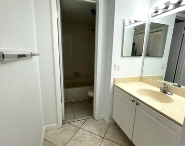 711 N Pine Island Road - Photo Thumbnail 13
