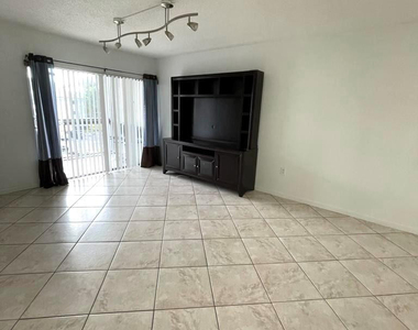 711 N Pine Island Road - Photo Thumbnail 4