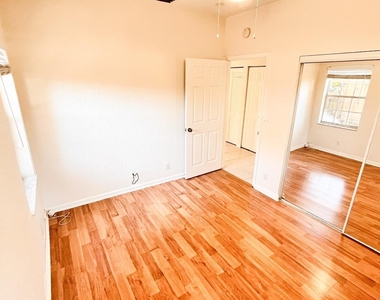 1434 Hawthorne Place - Photo Thumbnail 15