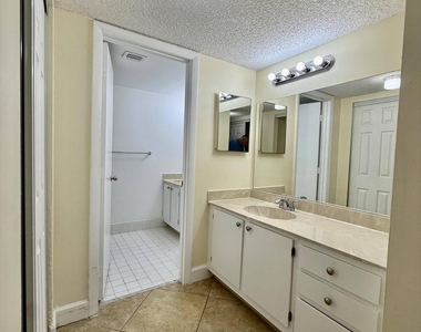 9777 Westview Drive - Photo Thumbnail 5