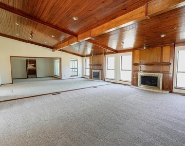 1321 Harding Avenue - Photo Thumbnail 3