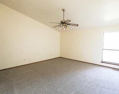 1321 Harding Avenue - Photo Thumbnail 12