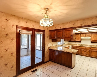 1321 Harding Avenue - Photo Thumbnail 9