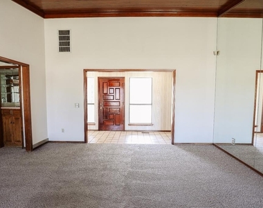 1321 Harding Avenue - Photo Thumbnail 4