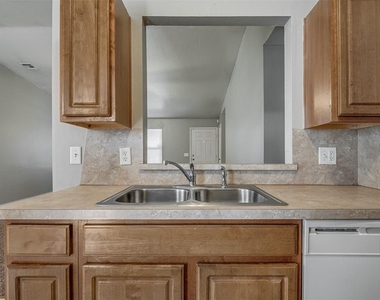 9728 Sw 27th Street - Photo Thumbnail 12