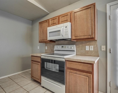 9728 Sw 27th Street - Photo Thumbnail 11