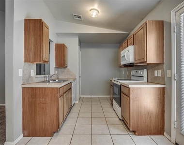 9728 Sw 27th Street - Photo Thumbnail 9
