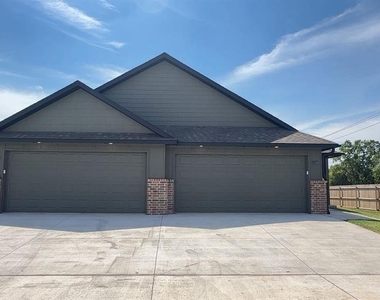 11517 University Drive - Photo Thumbnail 2