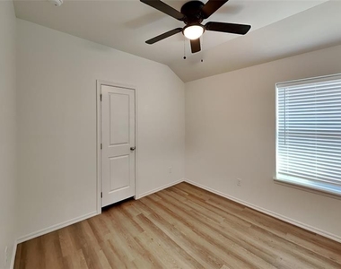 11517 University Drive - Photo Thumbnail 15