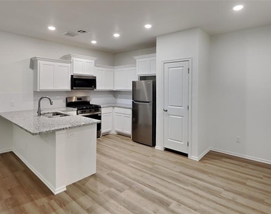 11517 University Drive - Photo Thumbnail 5