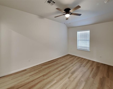 11517 University Drive - Photo Thumbnail 9