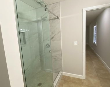 915 11th Terrace - Photo Thumbnail 7