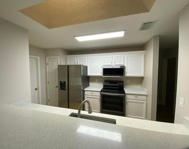 915 11th Terrace - Photo Thumbnail 3