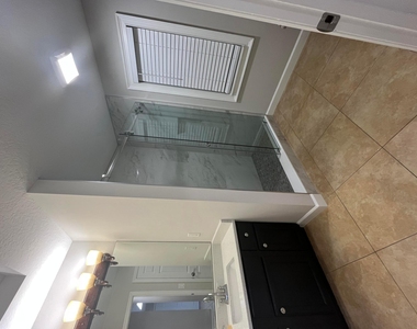 915 11th Terrace - Photo Thumbnail 13