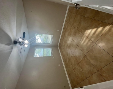 915 11th Terrace - Photo Thumbnail 15