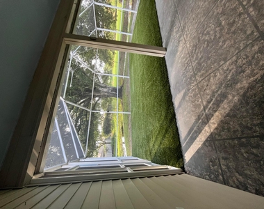 915 11th Terrace - Photo Thumbnail 12