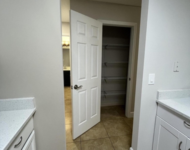 915 11th Terrace - Photo Thumbnail 20