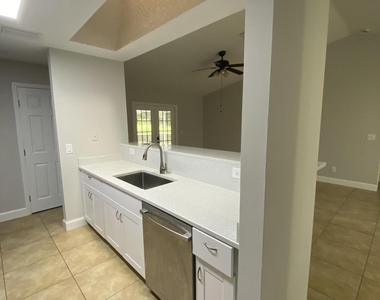 915 11th Terrace - Photo Thumbnail 4