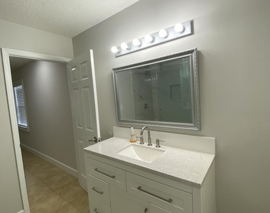 915 11th Terrace - Photo Thumbnail 6