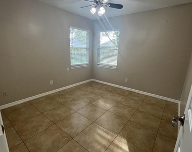915 11th Terrace - Photo Thumbnail 16