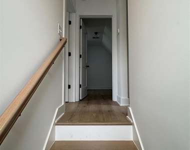 2905 Clyde Drive - Photo Thumbnail 11