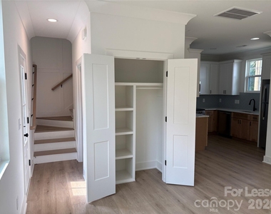 2903 Clyde Drive - Photo Thumbnail 9