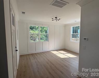 2903 Clyde Drive - Photo Thumbnail 2