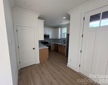 2903 Clyde Drive - Photo Thumbnail 5