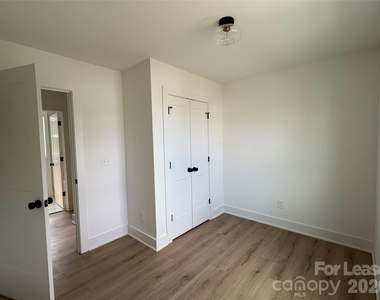 2903 Clyde Drive - Photo Thumbnail 16
