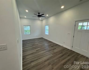 331 E Lowrance Avenue - Photo Thumbnail 6