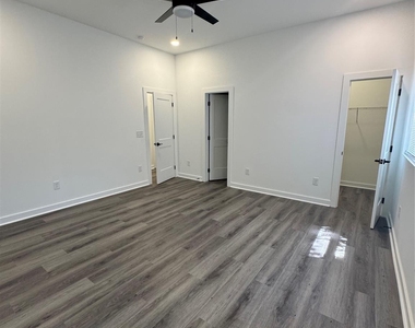331 E Lowrance Avenue - Photo Thumbnail 9