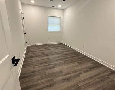 331 E Lowrance Avenue - Photo Thumbnail 11