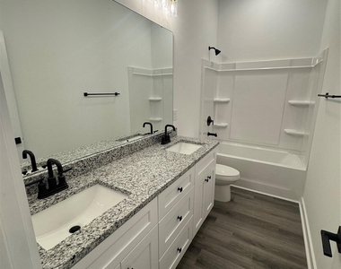 331 E Lowrance Avenue - Photo Thumbnail 10