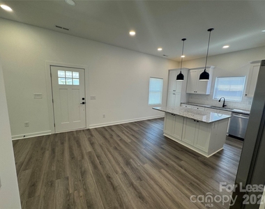 331 E Lowrance Avenue - Photo Thumbnail 5