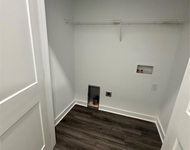 331 E Lowrance Avenue - Photo Thumbnail 13