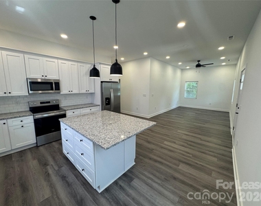 331 E Lowrance Avenue - Photo Thumbnail 3