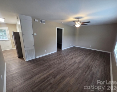 525 12th Street Sw - Photo Thumbnail 3