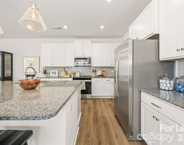 3308 Glade Drive - Photo Thumbnail 4