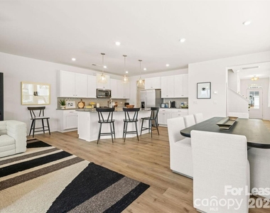 3308 Glade Drive - Photo Thumbnail 7