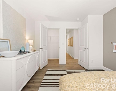 3308 Glade Drive - Photo Thumbnail 13