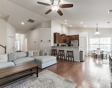 5826 Castlecove Road - Photo Thumbnail 4